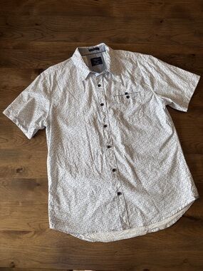 Level Ten Men's Large White With Blue Pattern Short Sleeve Button Down